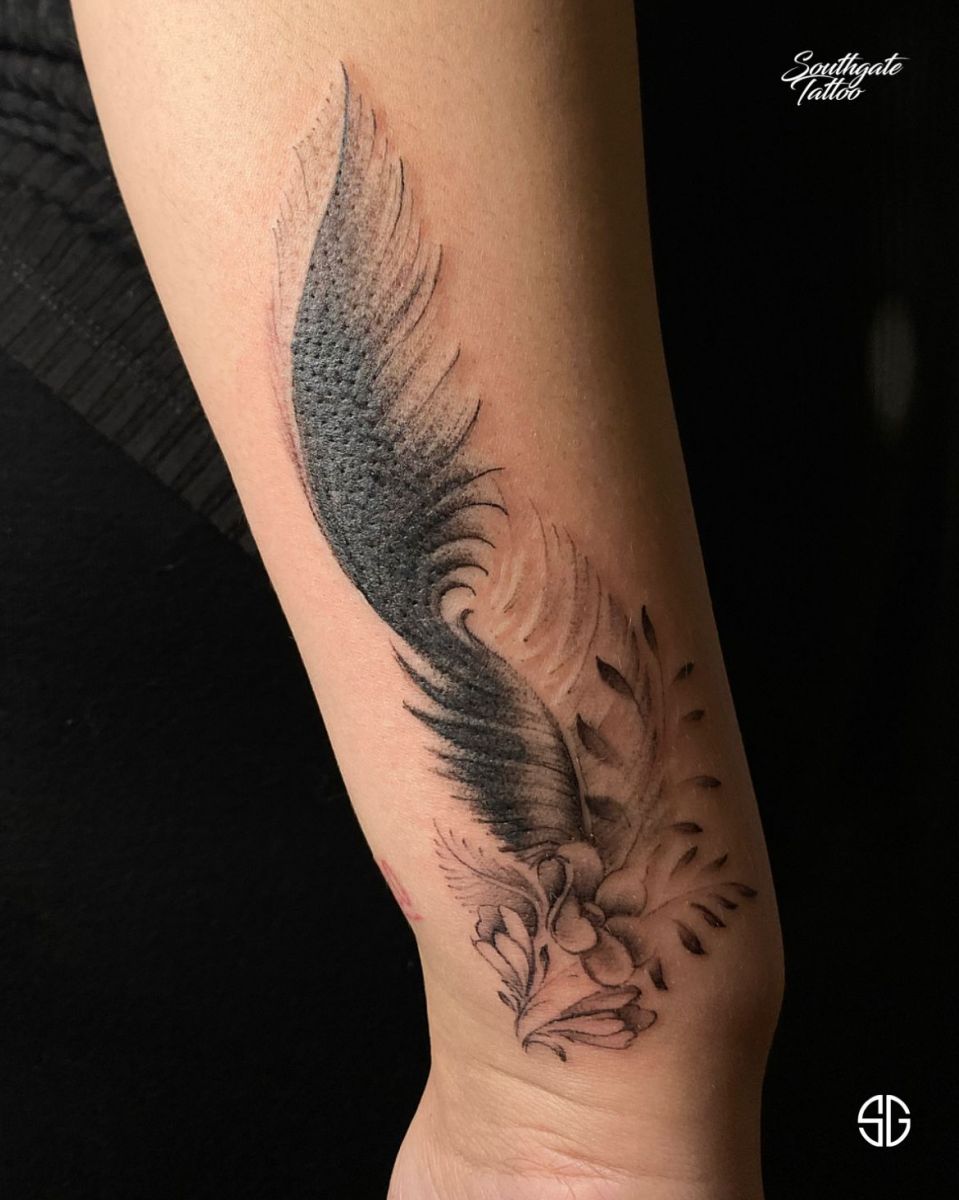 Book for Realistic Tattoo | Traditional & Blackwork Tattoo in London