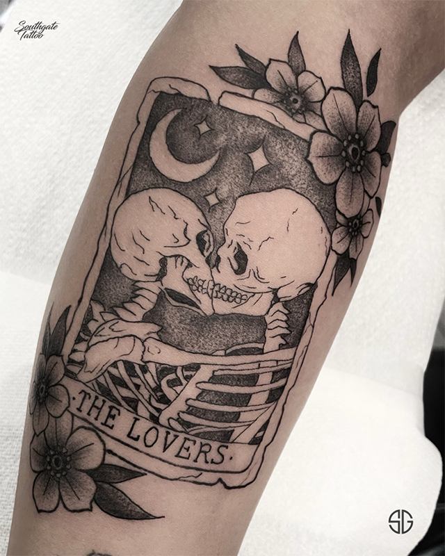 Skull Kissing Tattoo Design